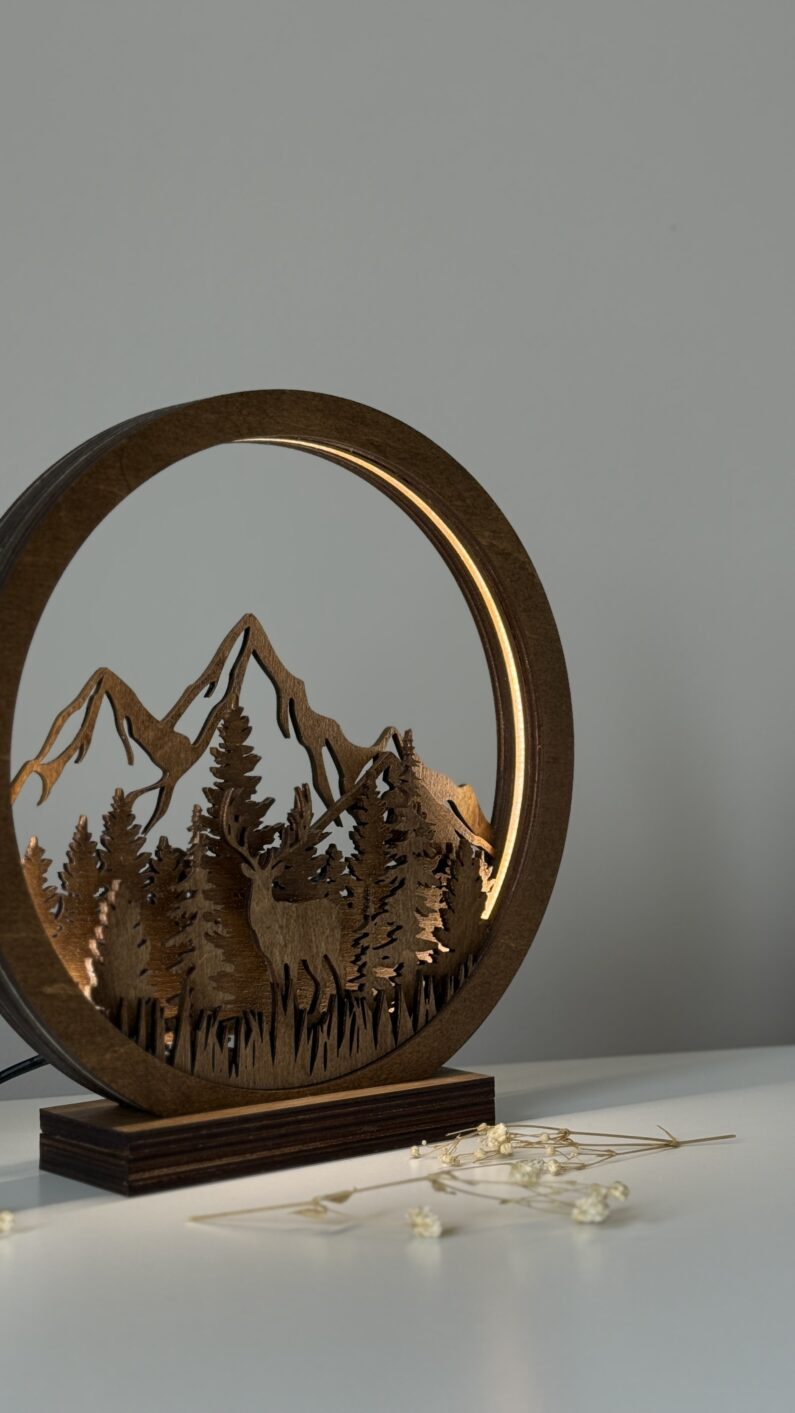 Lampa drewniana 3D z motywem górskim - obrazek 5