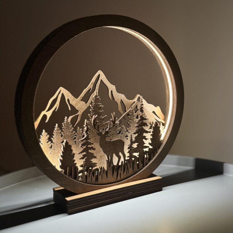 Lampa drewniana 3D z motywem górskim